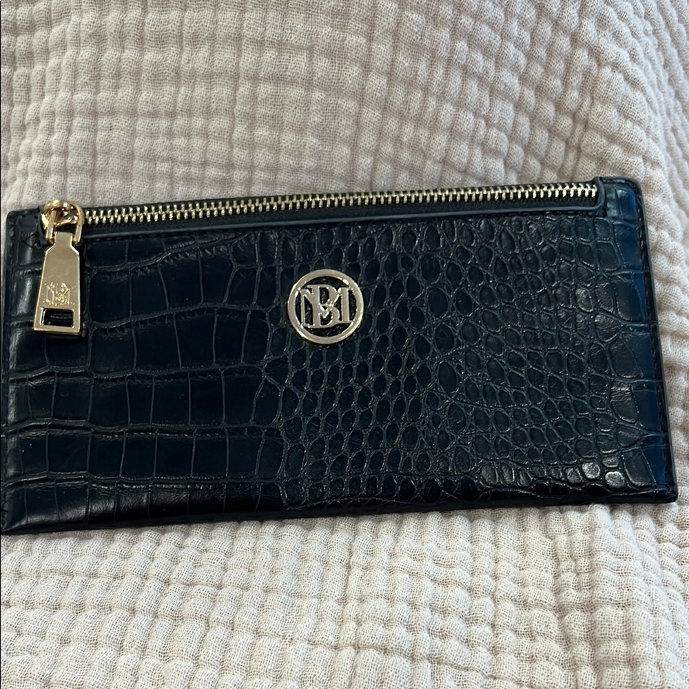 BADGLEY MISCHKA Wallet-Black Croc vegan leather-Excellent Used Condition